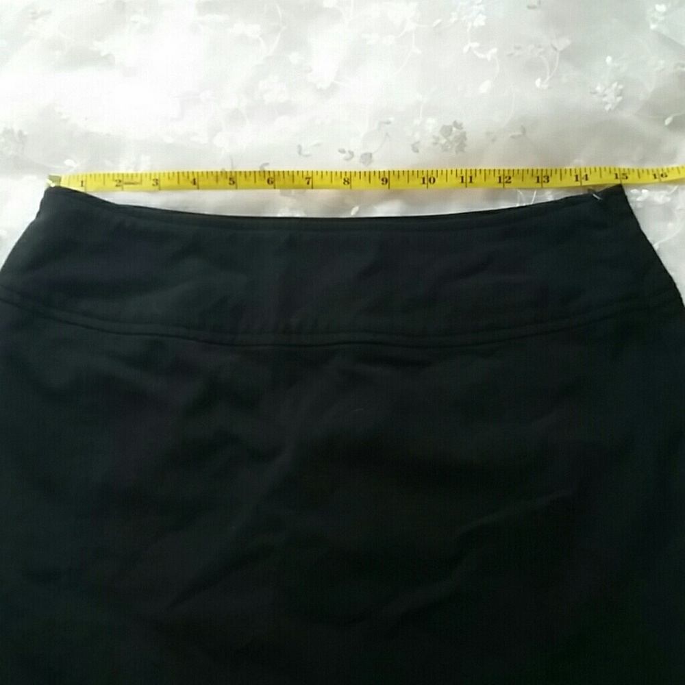 🚫SOLD🚫Black Skirt with Ruffle Trim & Back Bow - Picture 5 of 6